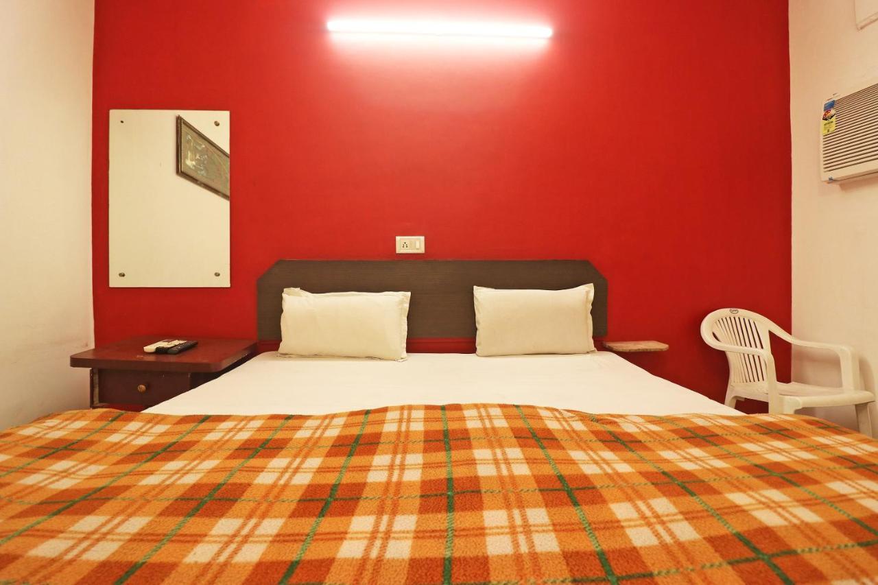 Spot On 48690 Hotel Host アーグラ エクステリア 写真